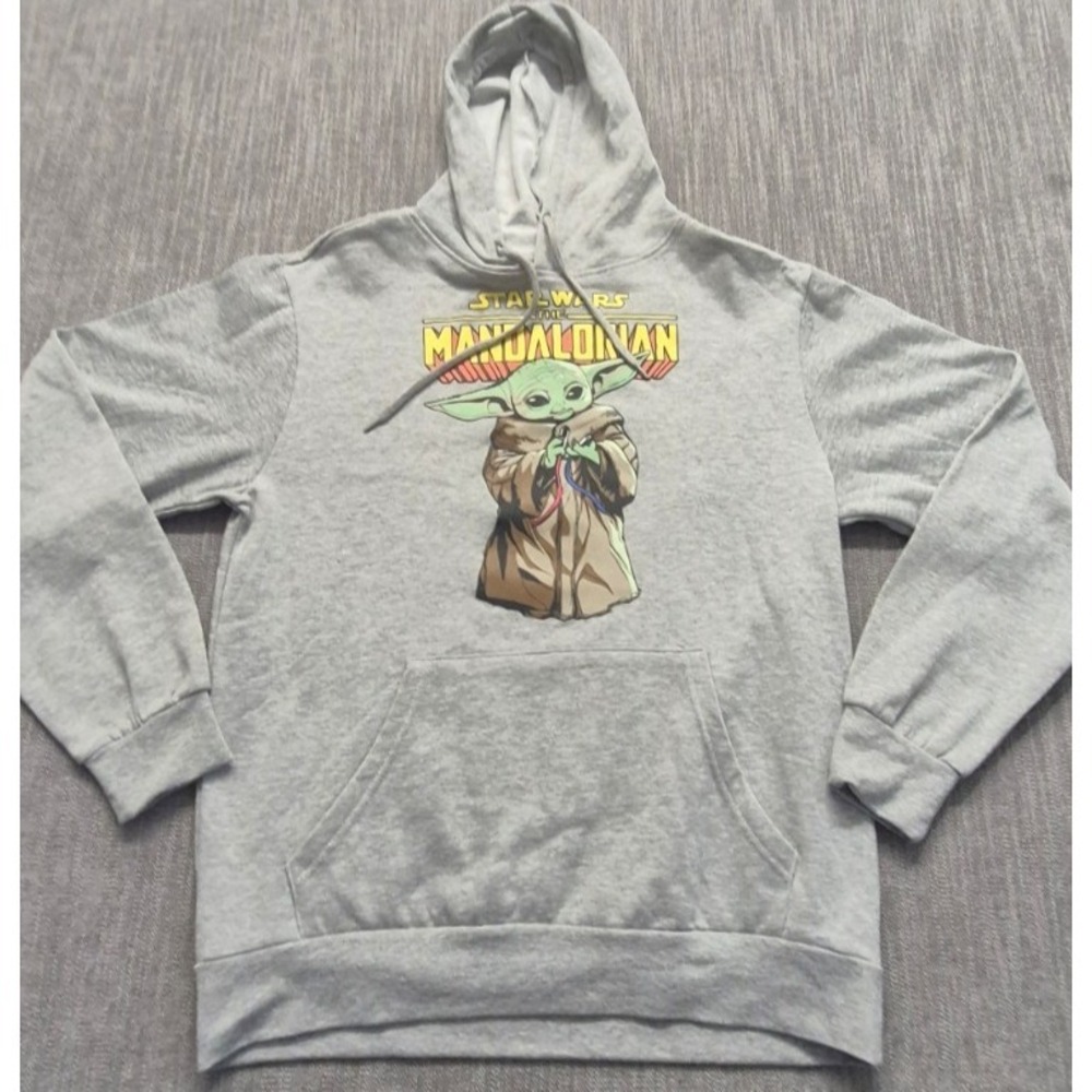Star Wars men's gray baby Yoda Mandalorian hoodie sweatshirt SM front‎ pocket TV